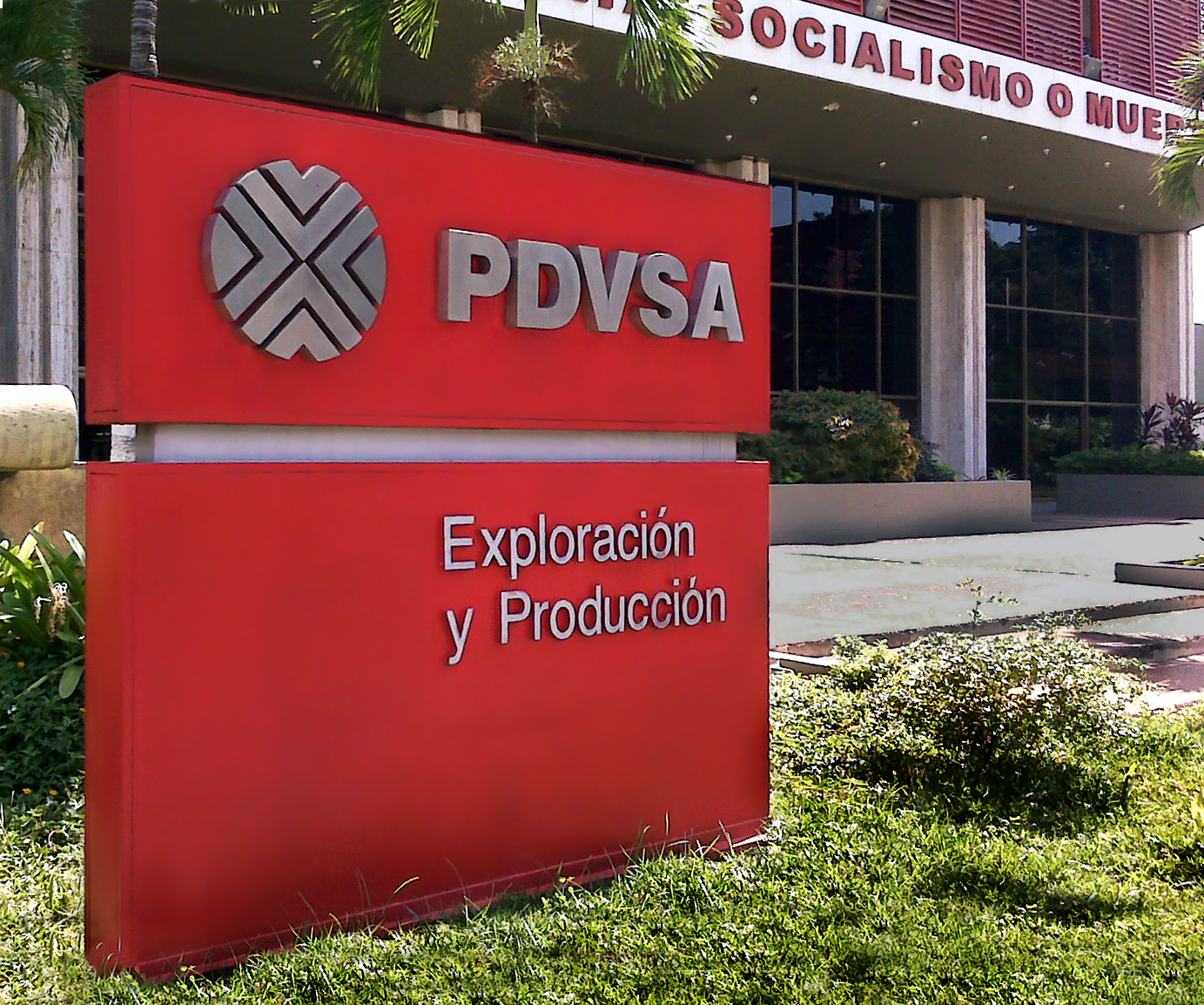 Venezuela reopens oil wells to recover crude output